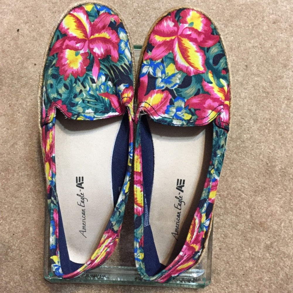 AMERICAN EAGLE FLOWER PRINT ESPADRILLES